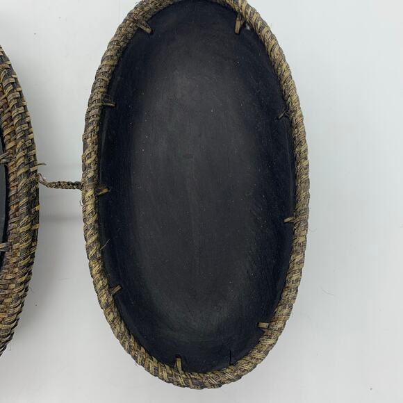 Hand woven oval Ketak carved Indonesian Lombok lidded box - Picture 8 of 8
